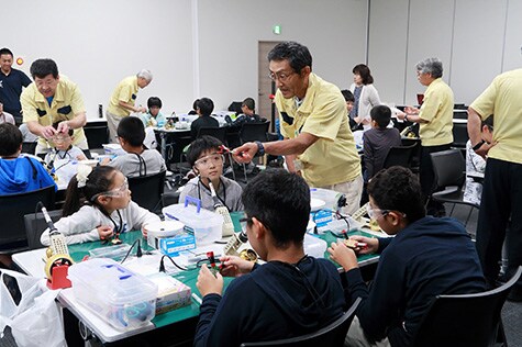 电子工学体验教室的场景