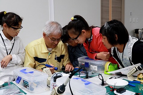 电子工学体验教室的场景