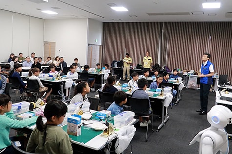 电子工学体验教室的场景