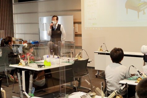 电子工学体验教室的场景