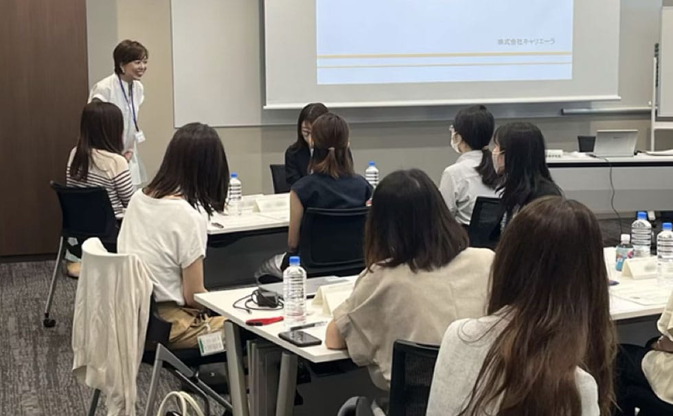 面向管理职位候选人的职业发展研讨会的现场
